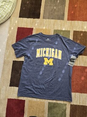 NWT Michigan Wolverine Youth Colosseum Playbook T-shirt Youth XL